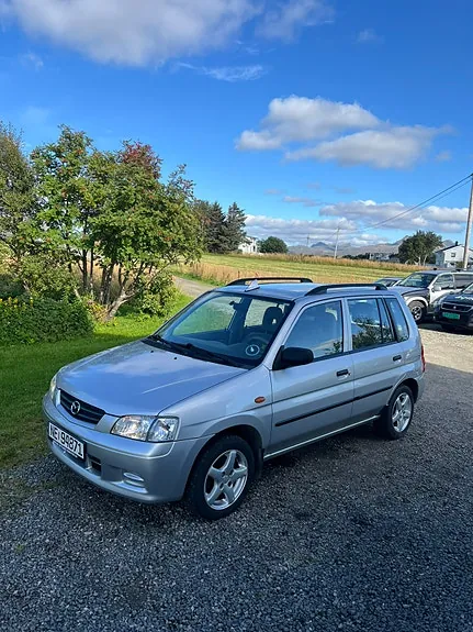Mazda Demio 2003 photo 2