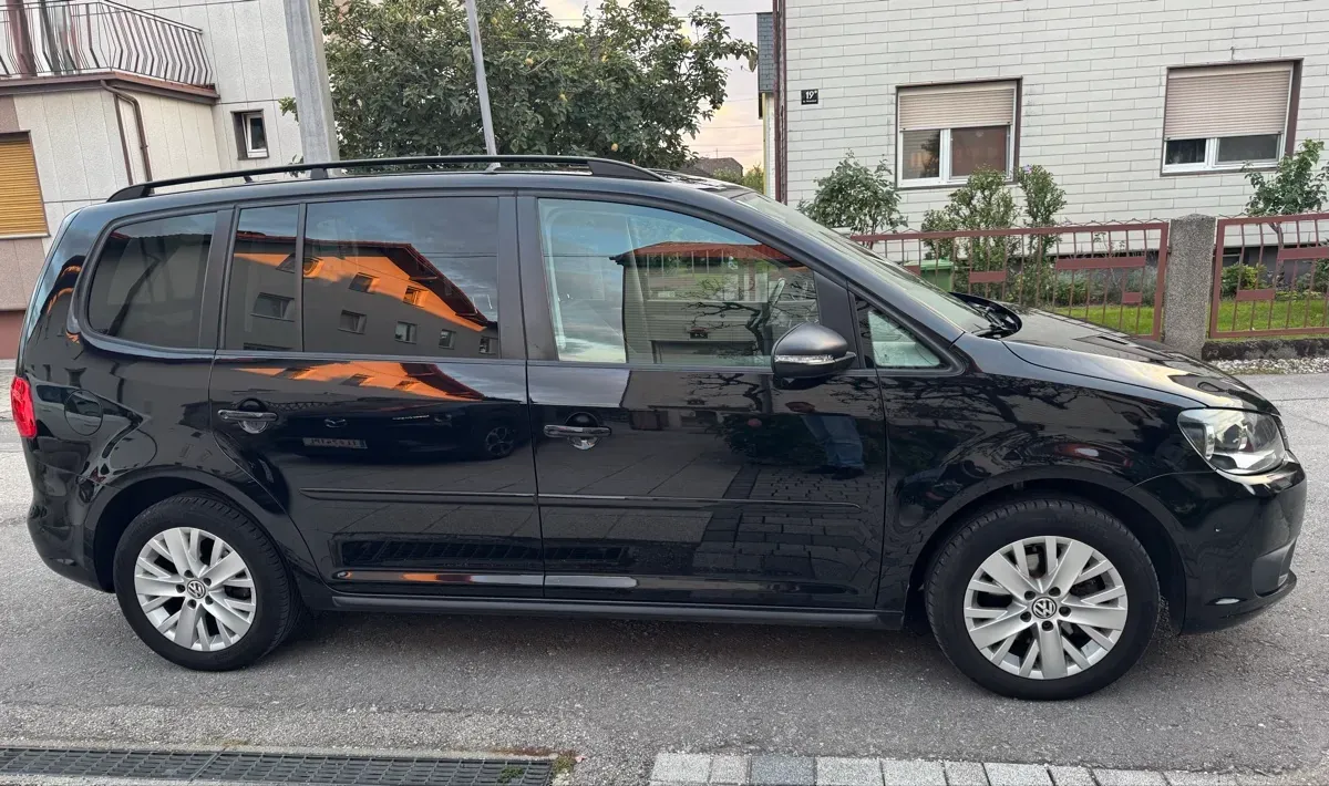 Volkswagen Touran 2013 photo 3