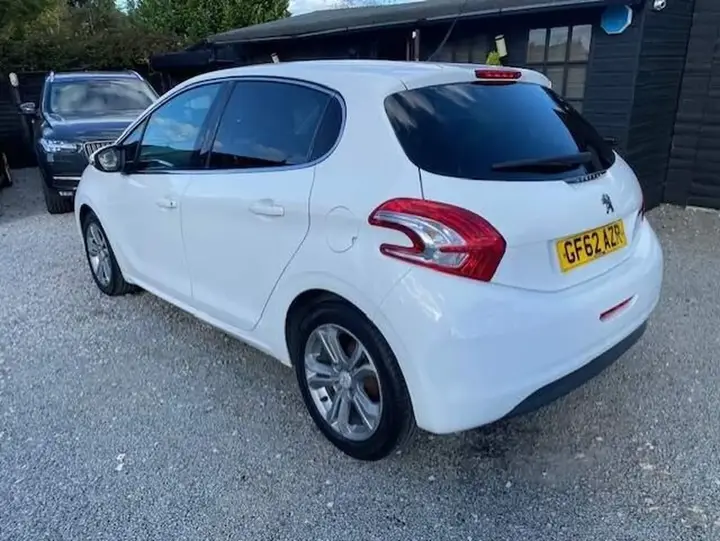 Peugeot 208 2012 photo 5