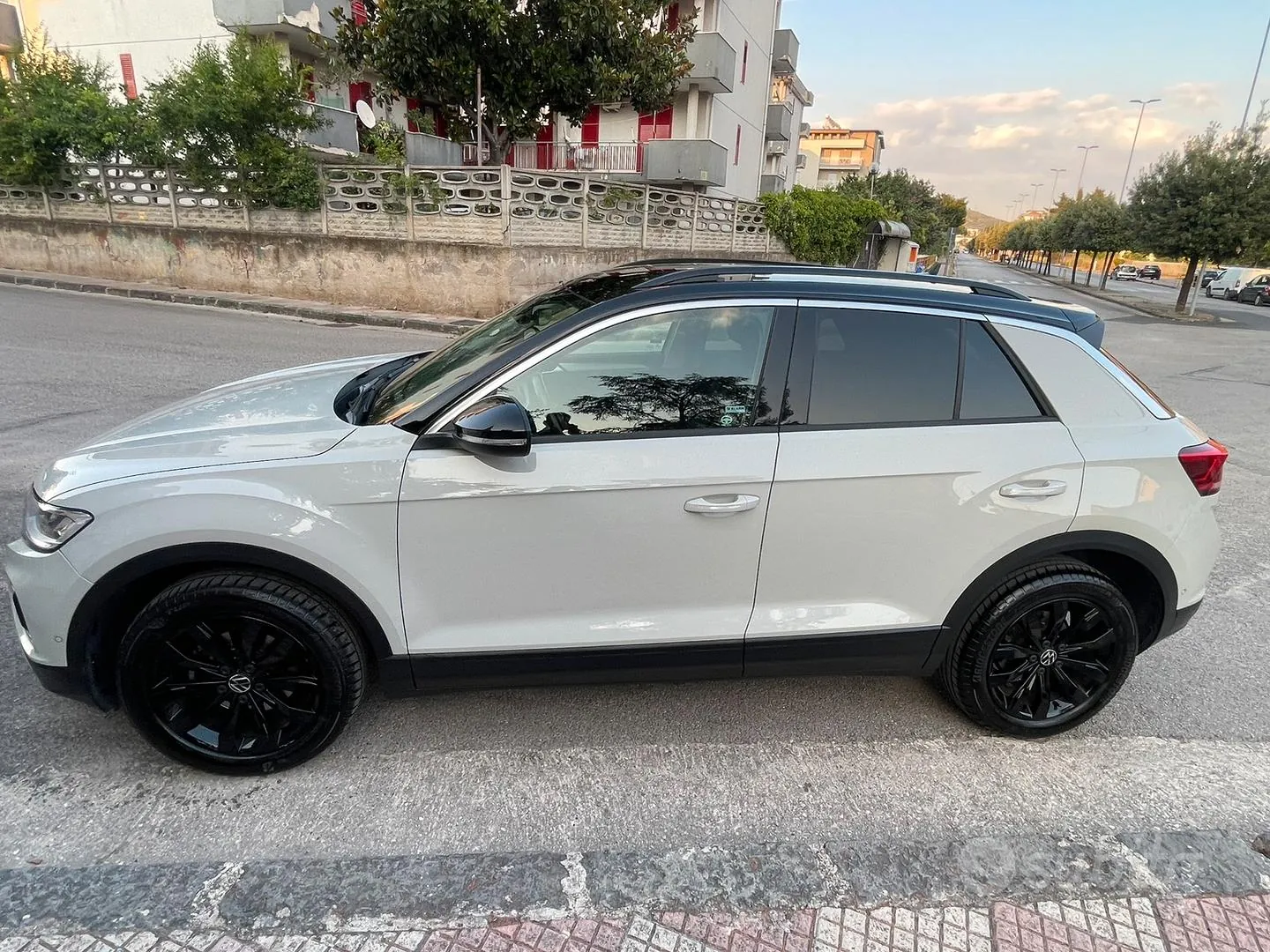 Volkswagen T-Roc 2023 photo 3