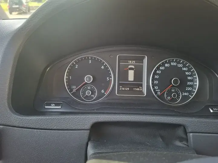 Volkswagen Multivan 2010 photo 2