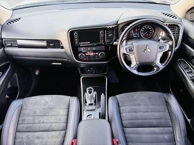 Mitsubishi Outlander Phv 2016 photo 3