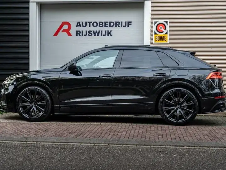 Audi Q8 2022 photo 2