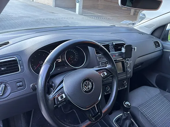 Volkswagen Polo 2016 photo 4