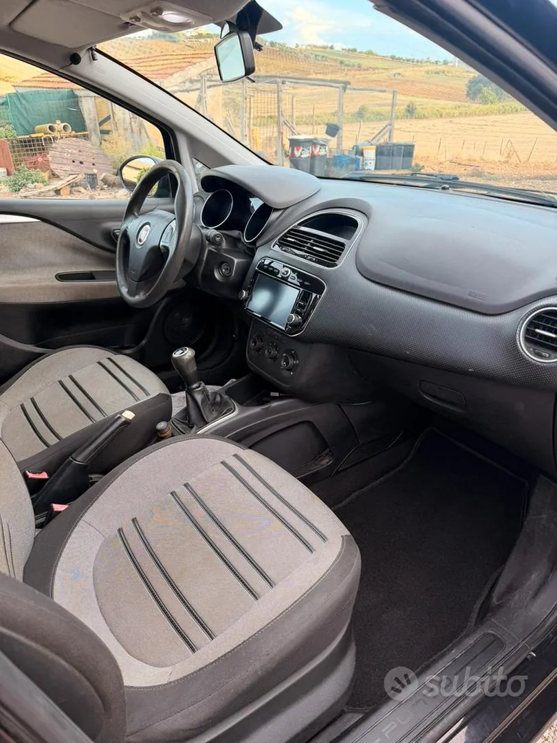 Fiat Punto 2011 photo 5