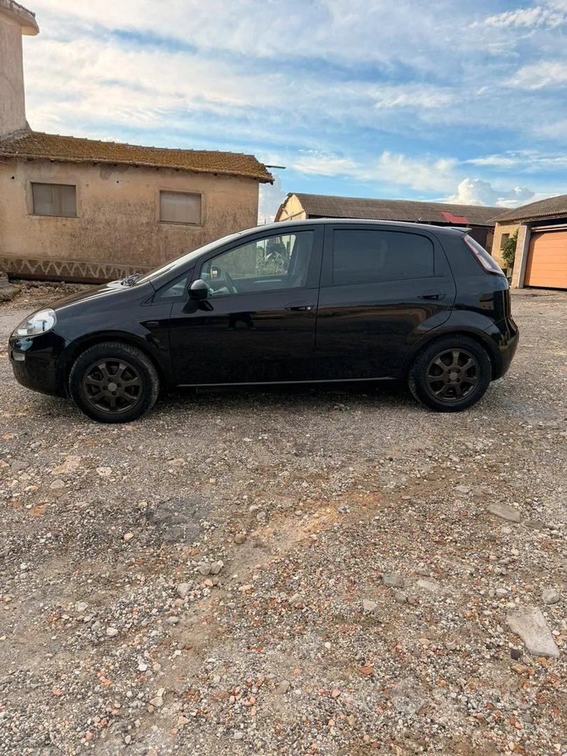 Fiat Punto 2011 photo 2