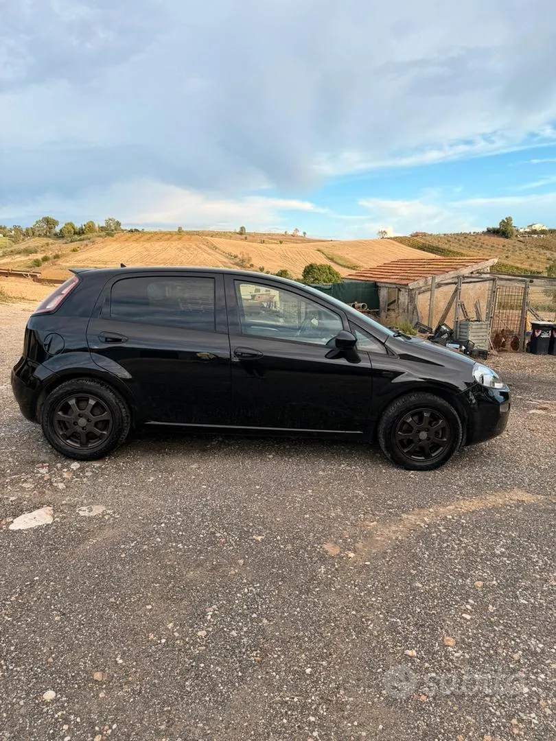 Fiat Punto 2011 photo 3