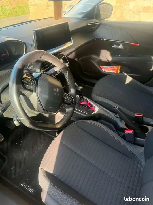 Peugeot 208 2020 photo 3