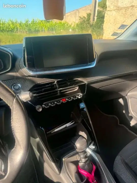 Peugeot 208 2020 photo 2