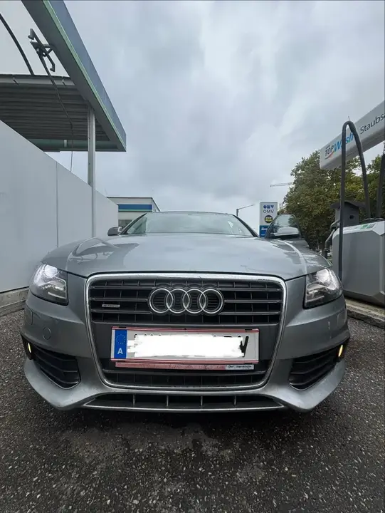 Audi A4 2011 photo 2
