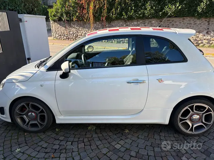 Abarth 500 2012 photo 2
