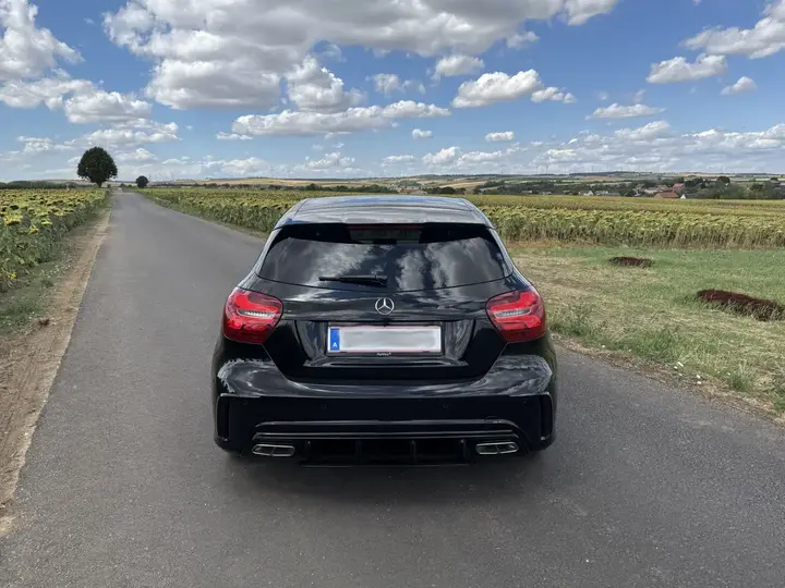 Mercedes-Benz A-Class 2016 photo 3