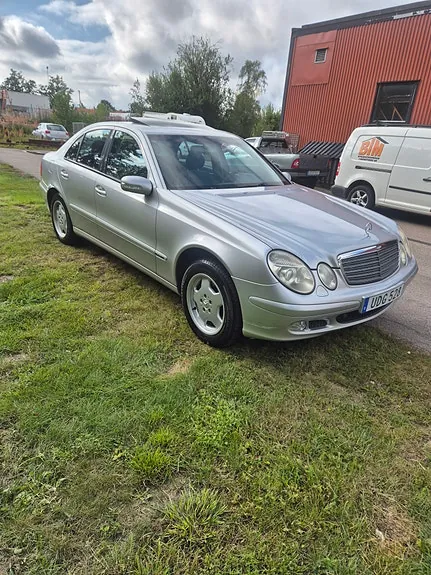 Mercedes-Benz E200