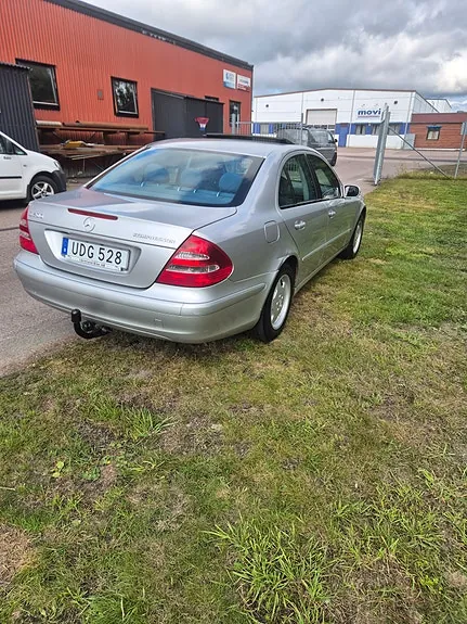 Mercedes-Benz E200 2003 photo 3