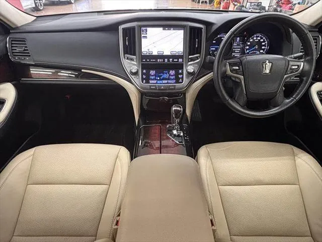 Toyota Crown 2015 photo 3