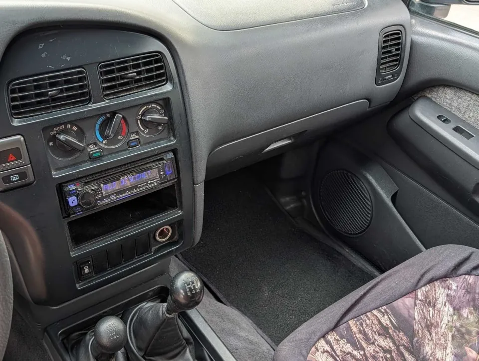 Nissan Pathfinder 1997 photo 5