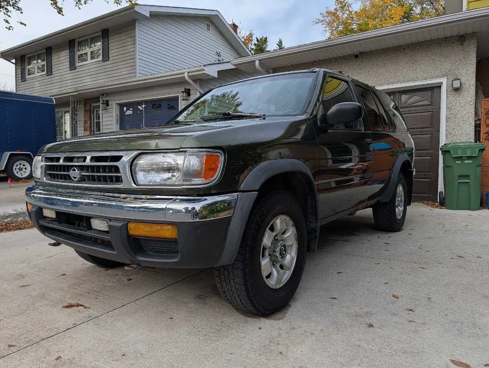Nissan Pathfinder 1997 photo 2