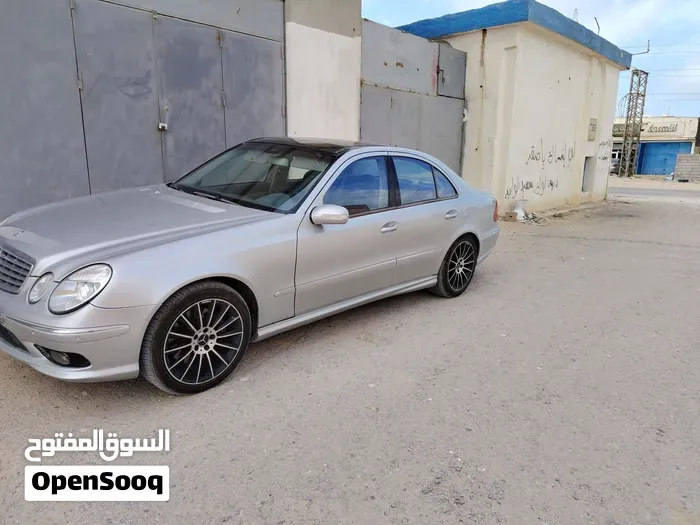 Mercedes-Benz E-Class 2005 photo 3