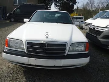 Mercedes-Benz 100-Serie 180