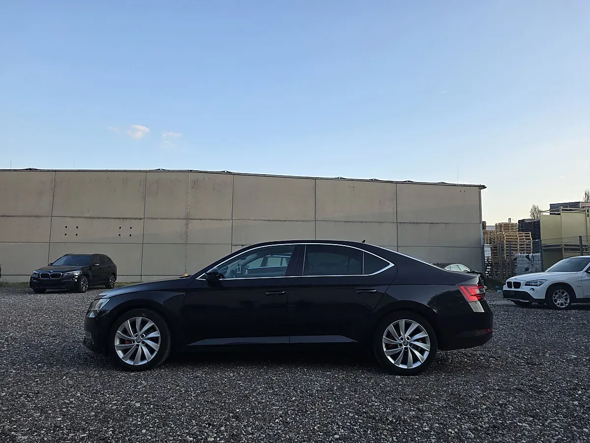 Skoda Superb 2018 photo 2