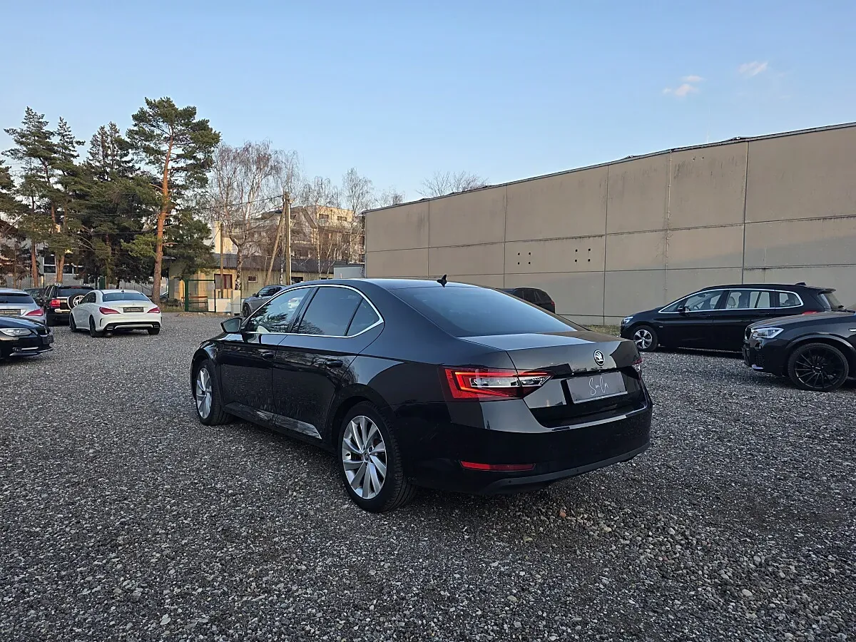 Skoda Superb 2018 photo 3