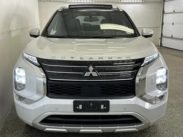 Mitsubishi Outlander 2024 photo 2