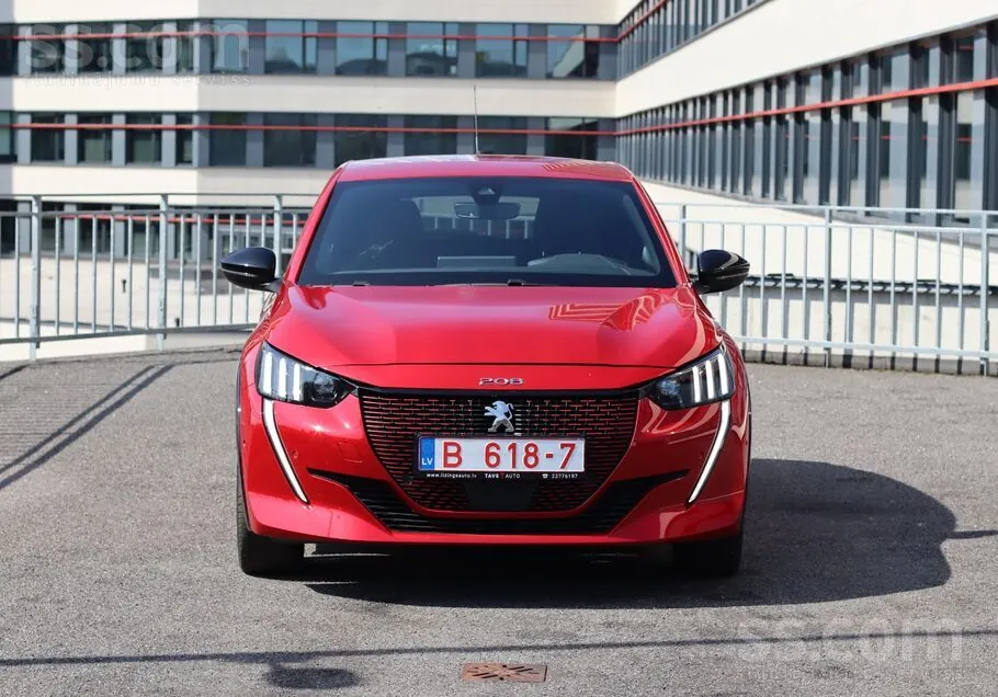 Peugeot E208 2021 photo 2
