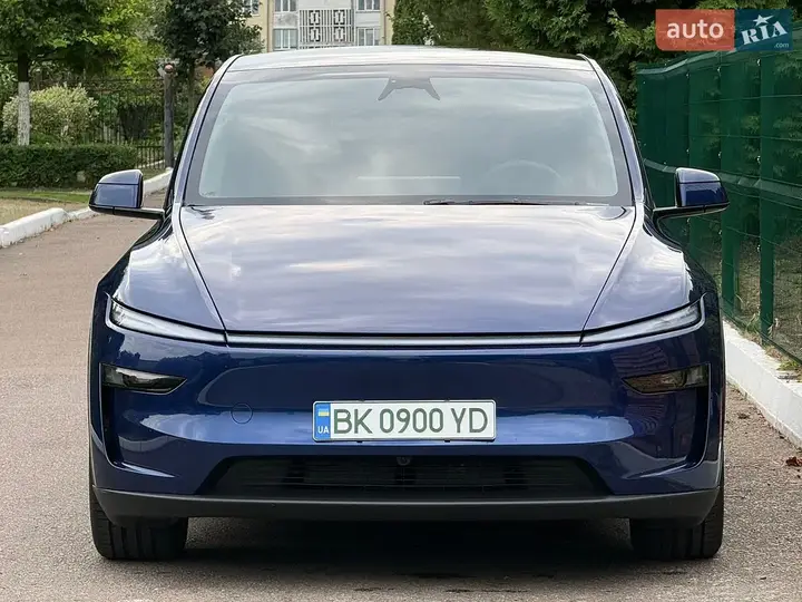 Tesla Model Y 2025 photo 5
