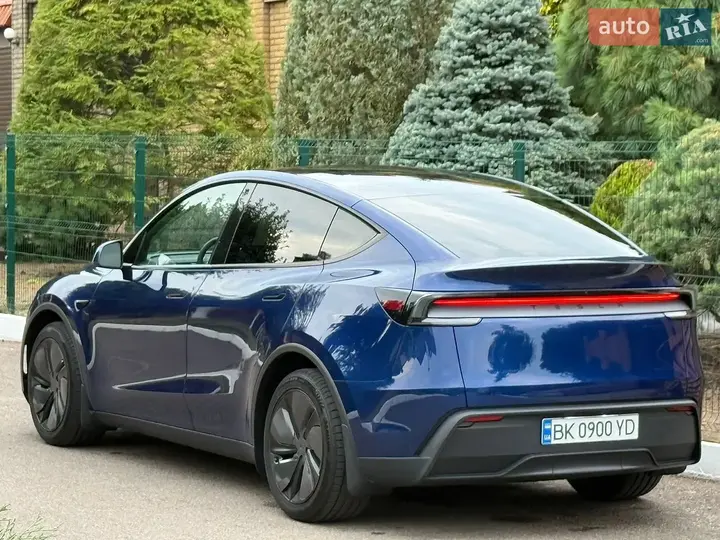 Tesla Model Y 2025 photo 4