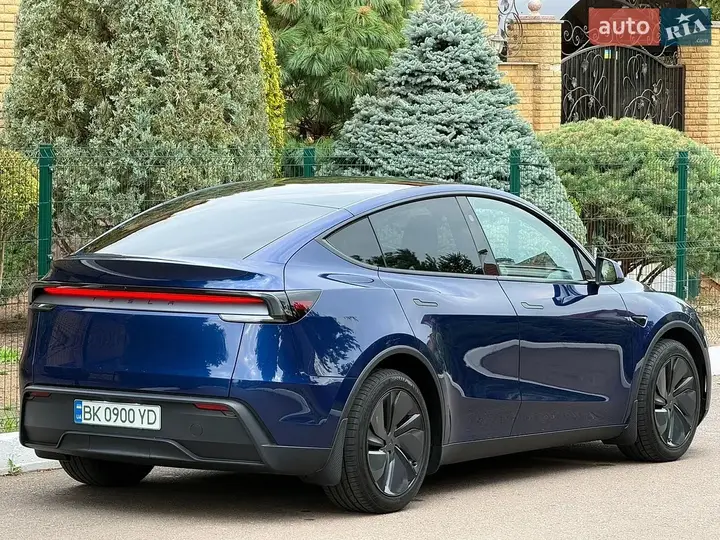 Tesla Model Y 2025 photo 3