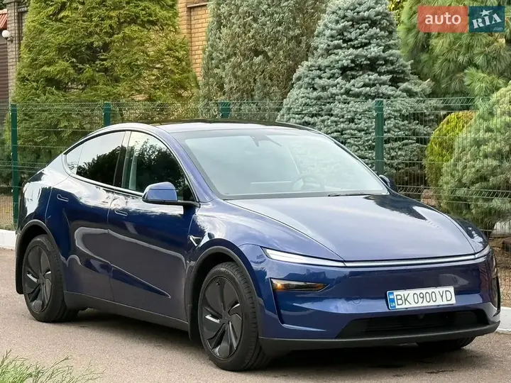 Tesla Model Y 2025 photo 2