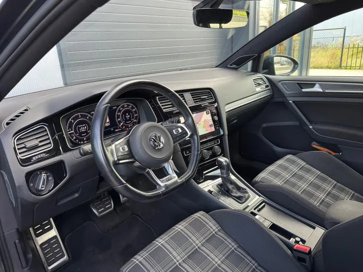 Volkswagen Golf 2018 photo 2
