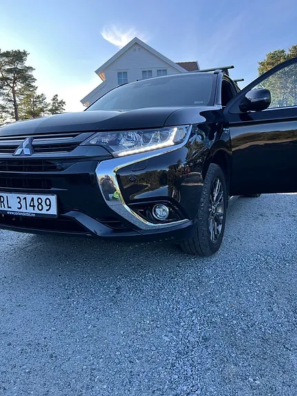 Mitsubishi Outlander 2018 photo 2
