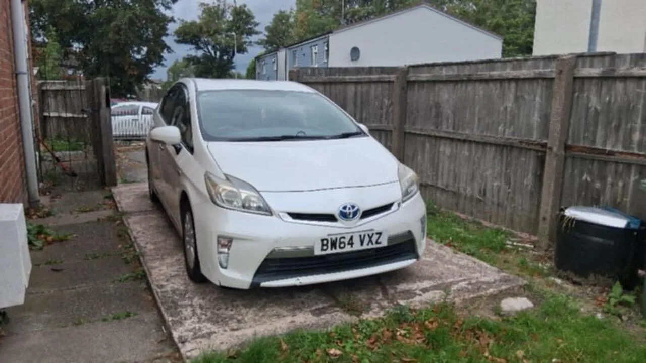Toyota Prius 2025 photo 2