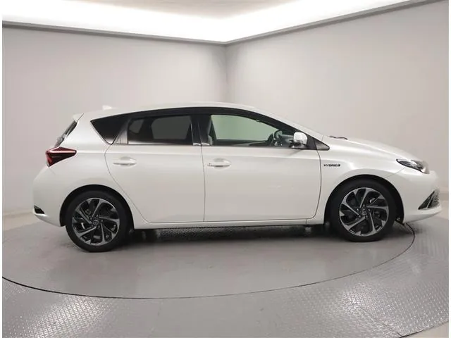 Toyota Prius Hybrid G Package 2016 photo 2