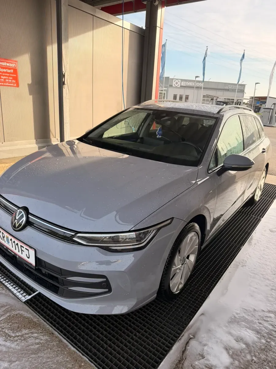 Volkswagen Golf 2024 photo 2