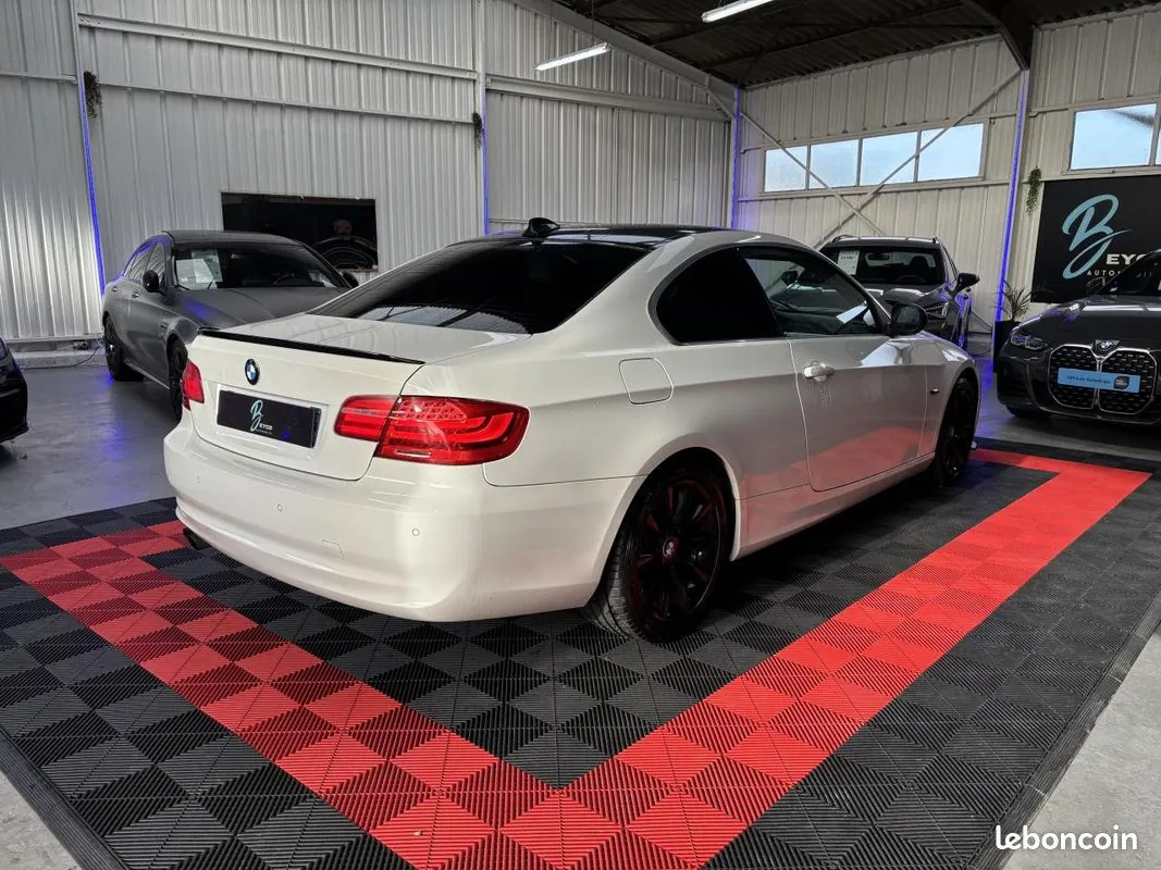BMW 3 Series 2011 photo 4