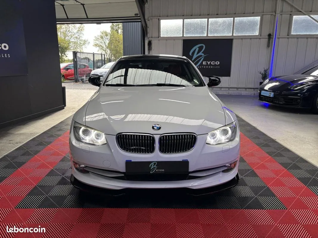 BMW 3 Series 2011 photo 2