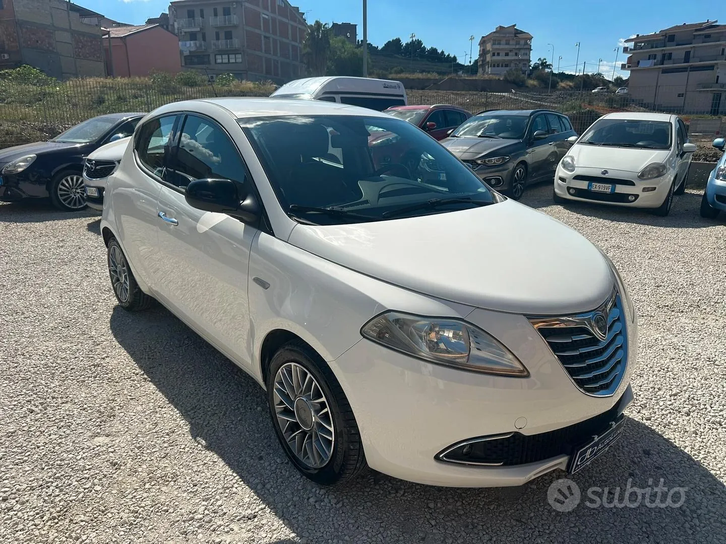 Lancia Ypsilon 2012 photo 2