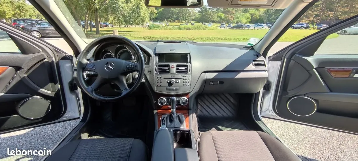 Mercedes-Benz C-Class 2010 photo 3