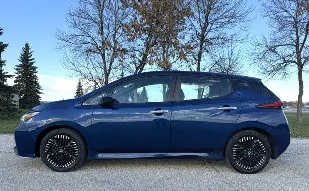 Nissan Leaf 2023 photo 2