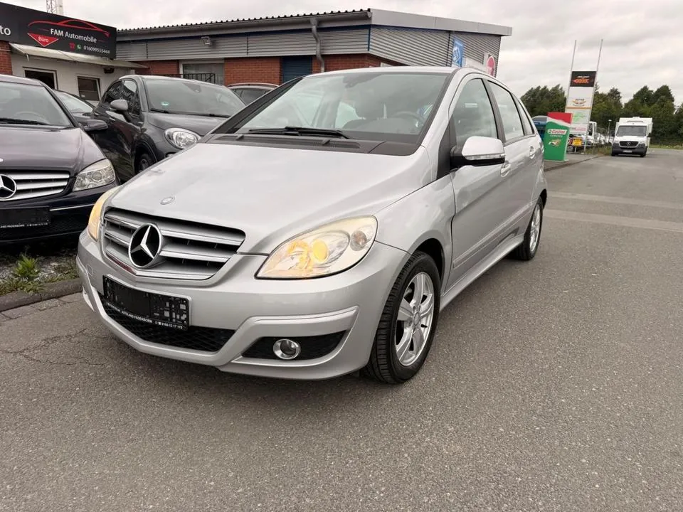Mercedes-Benz B 180