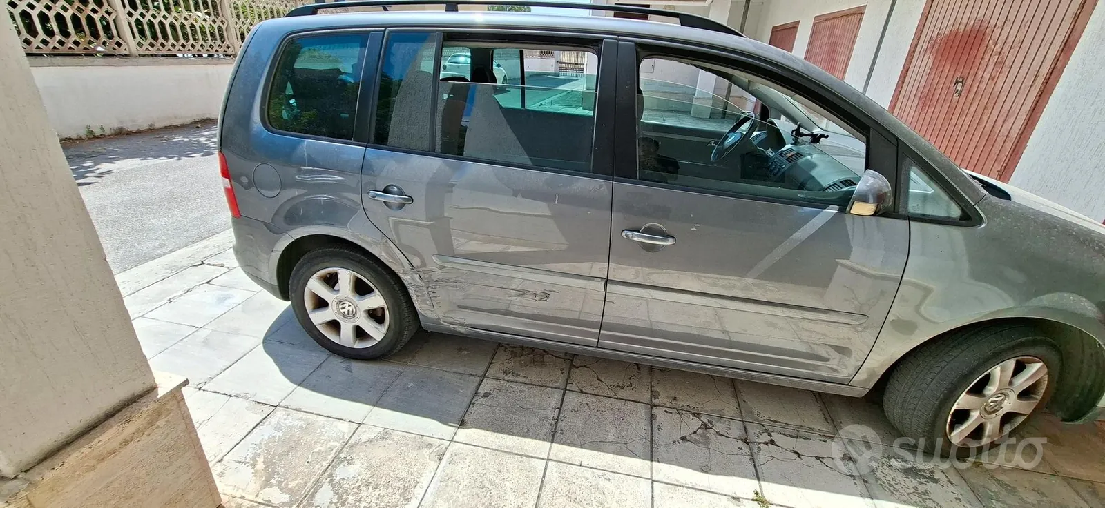 Volkswagen Touran 2006 photo 2