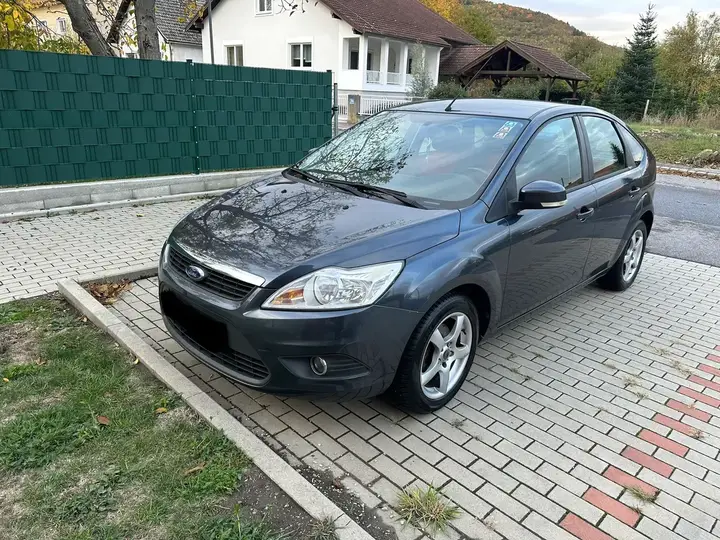 Ford Focus 2010 photo 2