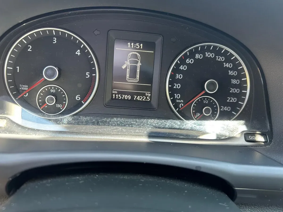 Volkswagen Touran 2013 photo 3