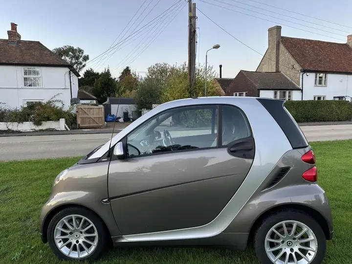 Smart Fortwo 2011 photo 2