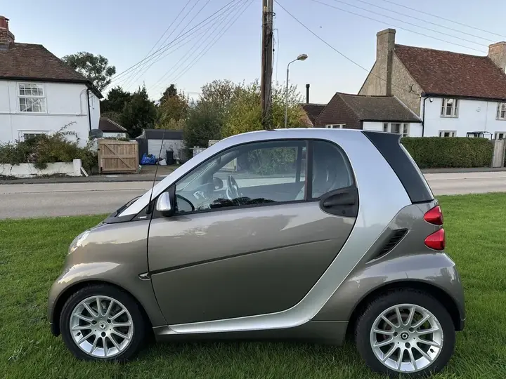 Smart Fortwo 2011 photo 3