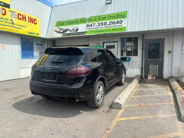Porsche Cayenne 2012 photo 2