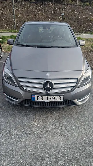 Mercedes-Benz B180 2012 photo 2