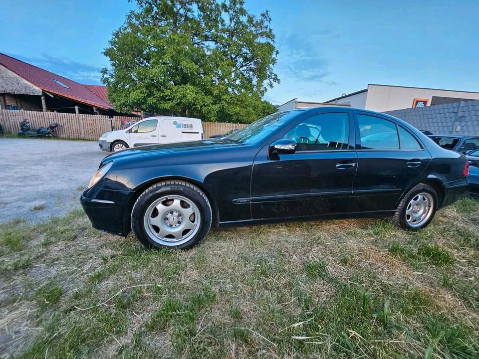 Mercedes-Benz W211